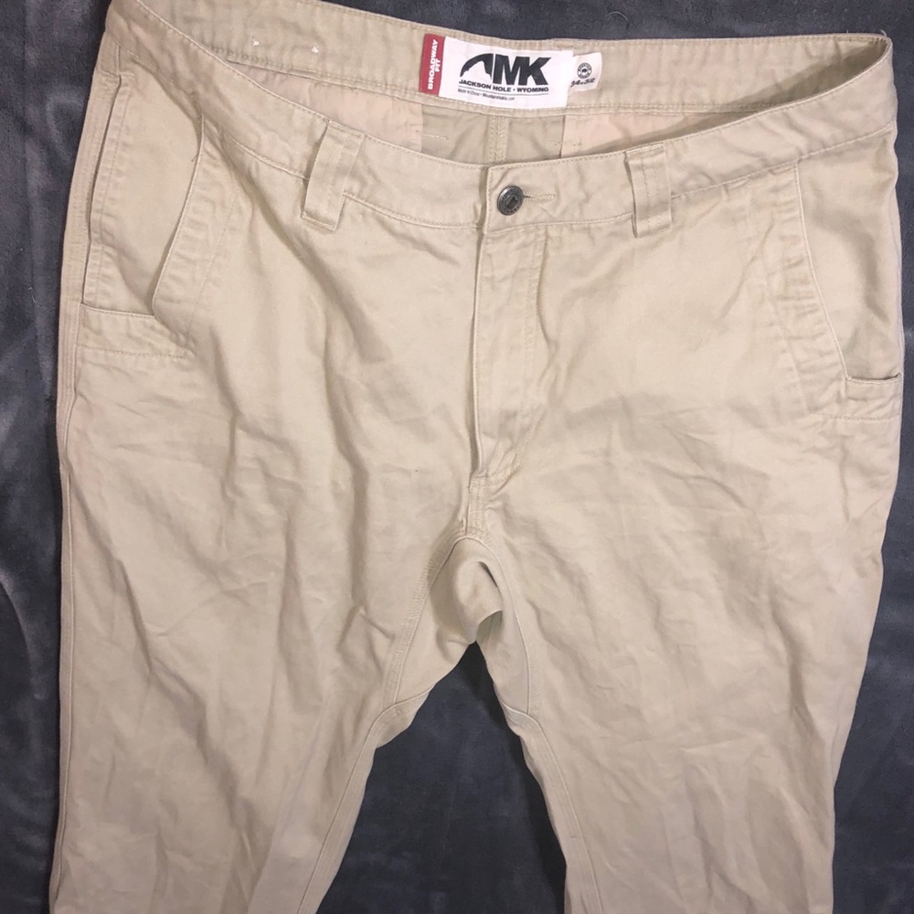 Men’s size 34w32 L khakis in broadway fit.